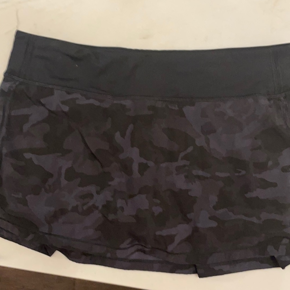 Lululemon camo skort 10 reg